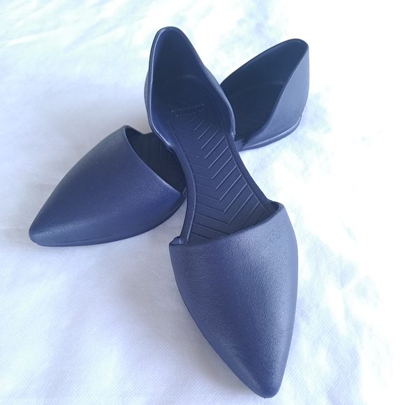 Native Woman's Audrey Slip-on Shoes Navy Blue Pointed Toe Flats - Size 9